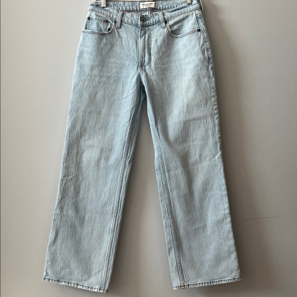 Abercrombie and fitch the baggy low rise 26 2s denim jeans women’s light wash